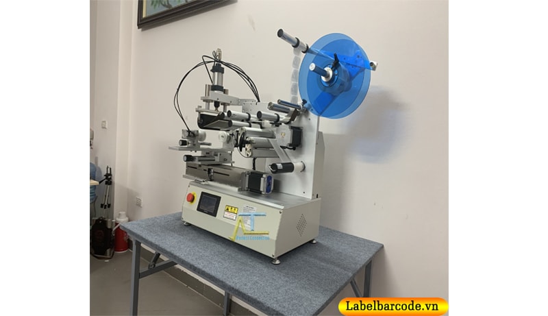 Máy dán nhãn bán tự động đa năng sẵn hàng tại showroom miễn phí dùng thử