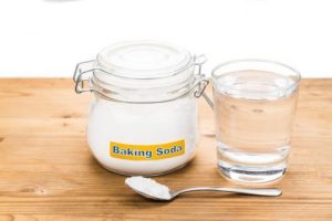 cách gỡ tem nhãn hàng hóa bằng banking soda